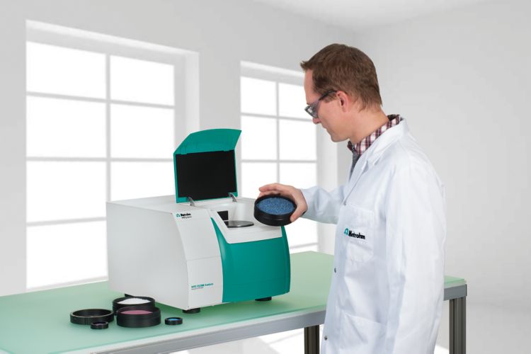 Male lab worker holding sample cup with NIRS DS2500 Analyzer, open cover, sample cup, 29220010