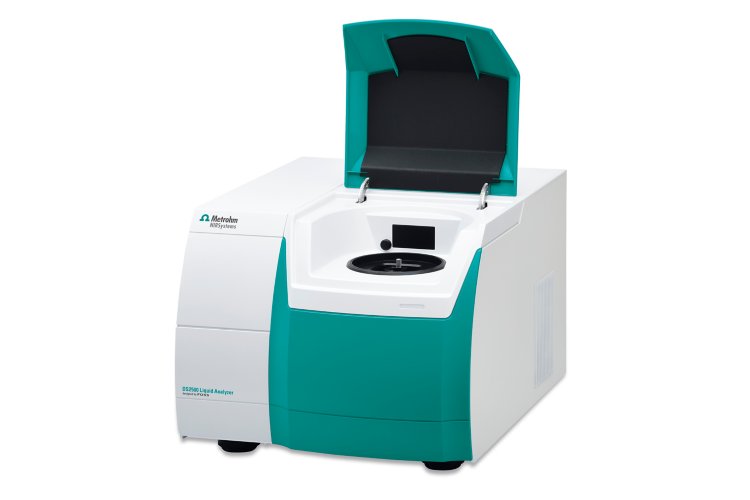 Metrohm DS2500 Liquid Analyzer used for the  determination of research octane number (RON) in isomerate  samples.