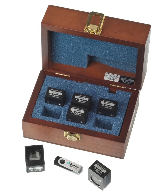 Zertifizierte Wellenlängen- und Transmissionsstandards (6er-Set).