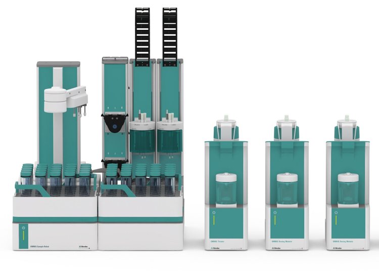 Automated OMNIS System for the parallel volumetric Karl Fischer titration and aqueous acid-base titration consisting of an OMNIS Sample Robot, OMNIS Dosing Module, and OMNIS Titrator Professional equipped with a Pt-wire electrode for automated systems and a dEcotrode plus.