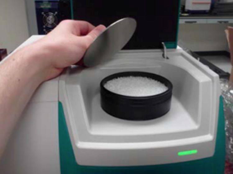 DS2500 Solid Analyzer and polyamide pellets present in the rotating DS2500 Large Sample Cup.