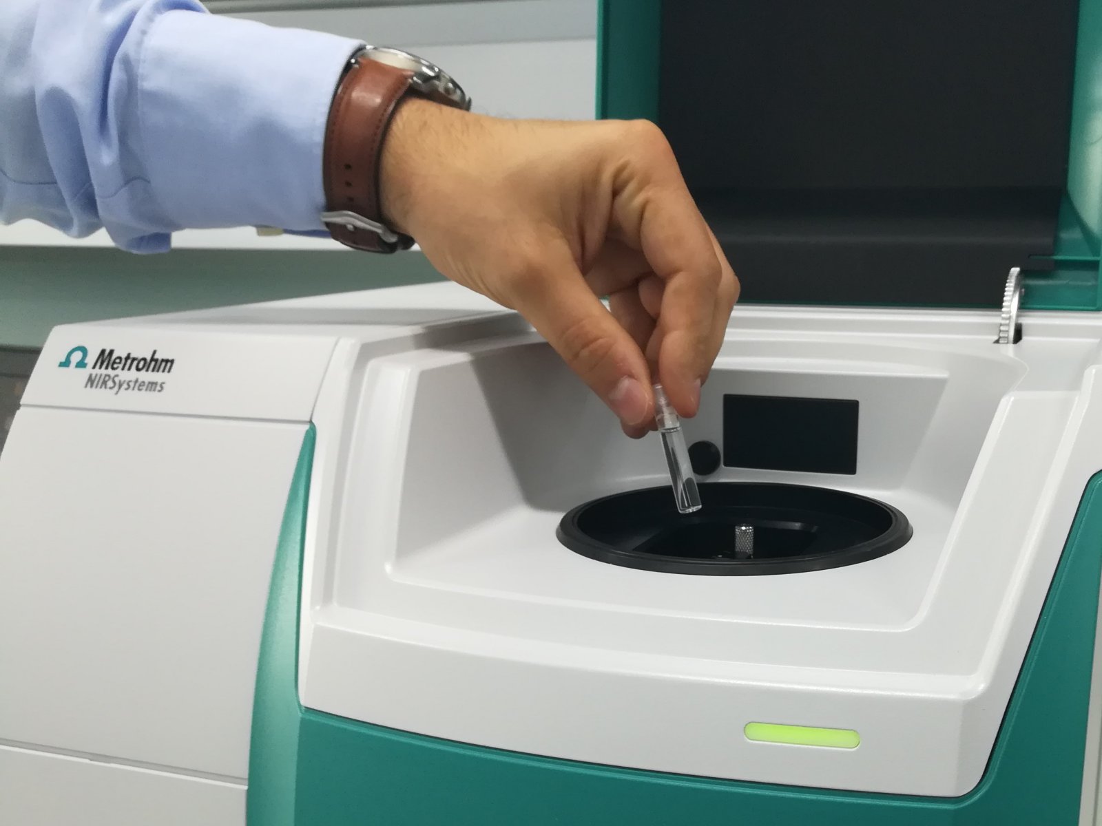 DS2500 Liquid Analyzer and a diesel exhaust fluid sample filled in a disposable vial.