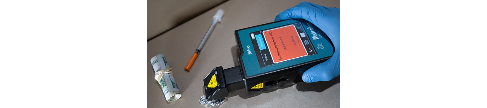 https://s7e5a.scene7.com/is/image/metrohm/Mira-DS-analyzing-drugs?qlt=85&ts=1657263353792&dpr=off