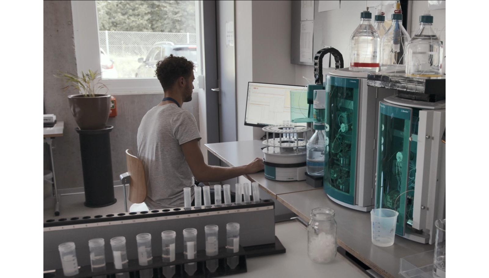 https://s7e5a.scene7.com/is/image/metrohm/SwissShrimp-shrimp-farm-in-Switzerland-Metrohm-IC?qlt=85&ts=1705068417700&dpr=off