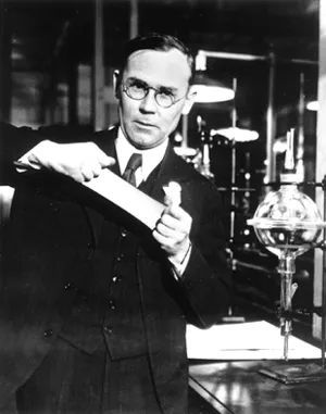 Wallace Carothers (1896–1937), il creatore della poliammide.