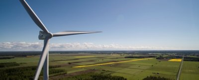 V126 3.3MW Finland, Kalajoki
22 x V126 3,3 MW HH 137 Meter. The two lower tower sections are split in three segments each. On this site,  the assembly of the tower segments was carried out in a facility,  approx 20 km from site