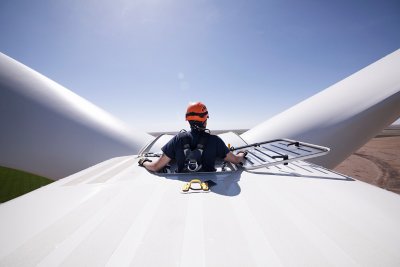 Service technician performing wind turbine maintenance on the V100-2.0 MW® turbine.